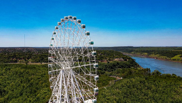 Com roda-gigante e volta de voos internacionais, Foz do Iguaçu reforça retomada do turismo